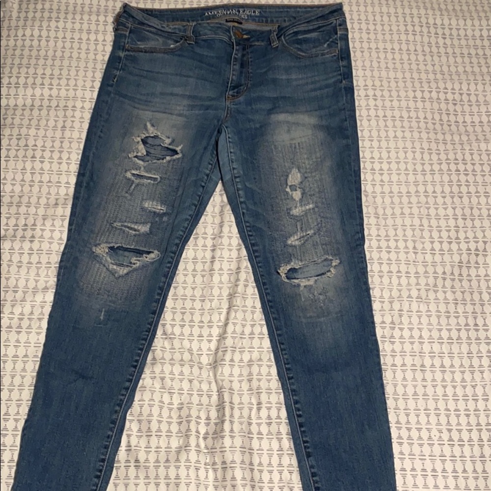 American Eagle Distressed jeans